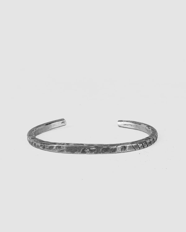 Notched oxidized silver bracelet Supply